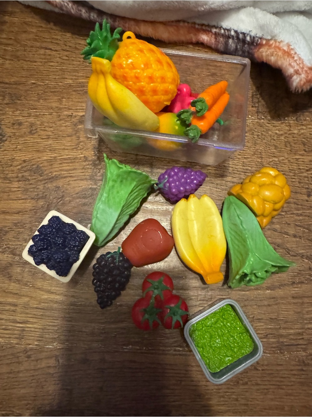 American Girl, Our Generation & Journey Girls fruit & Veggies misc play food